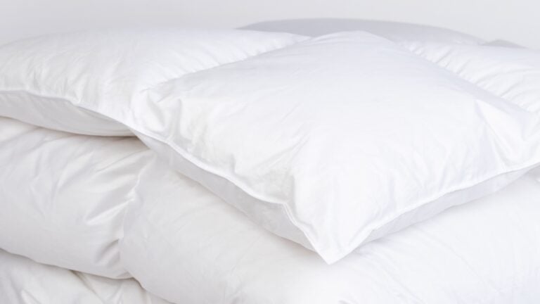 zoom on down duvet corner with high volume